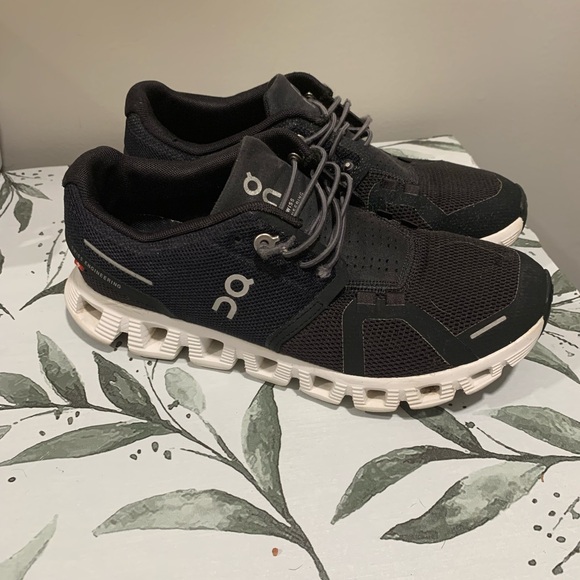 On Running Shoes - Picture 1 of 7